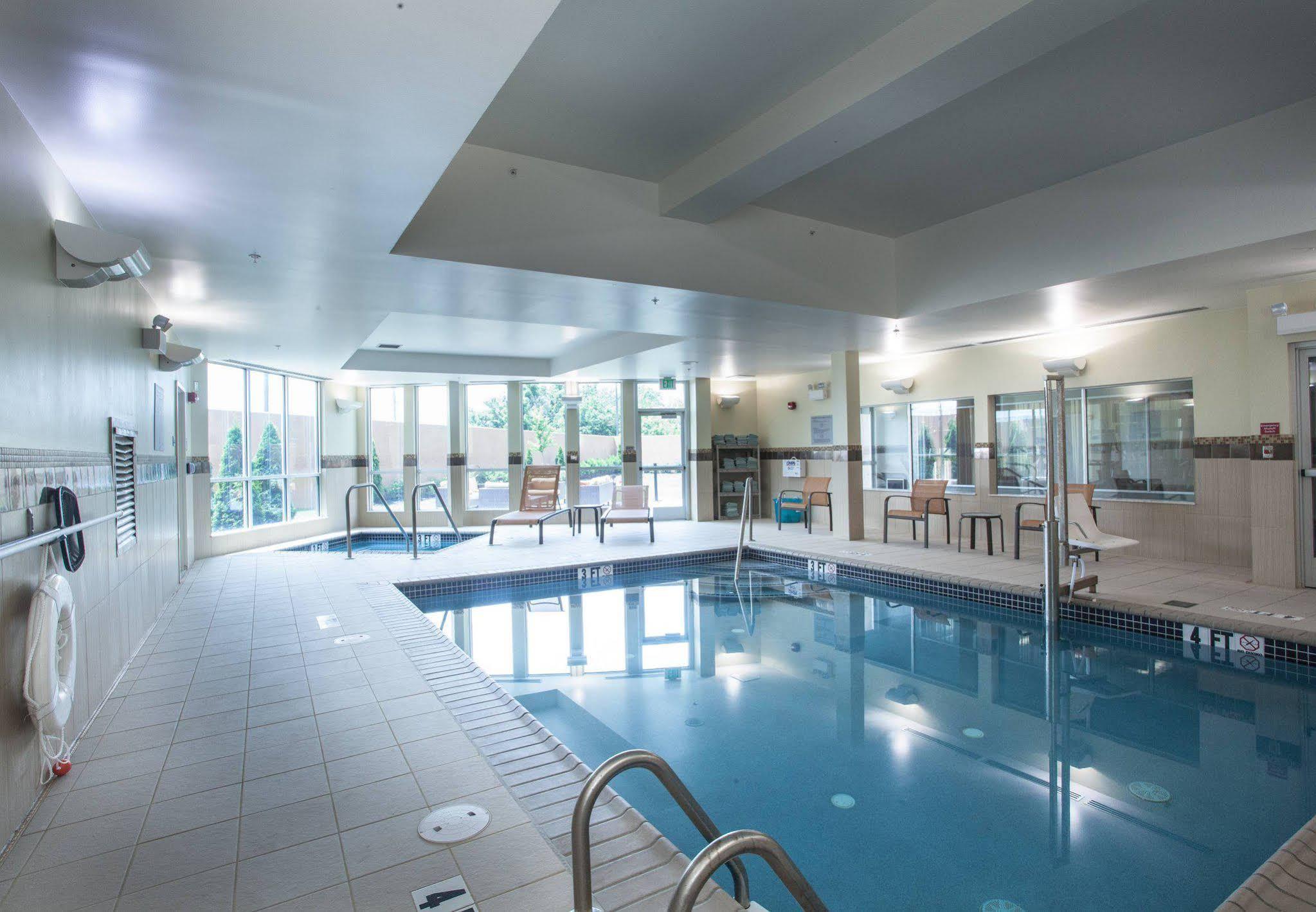 Courtyard By Marriott York Exterior foto