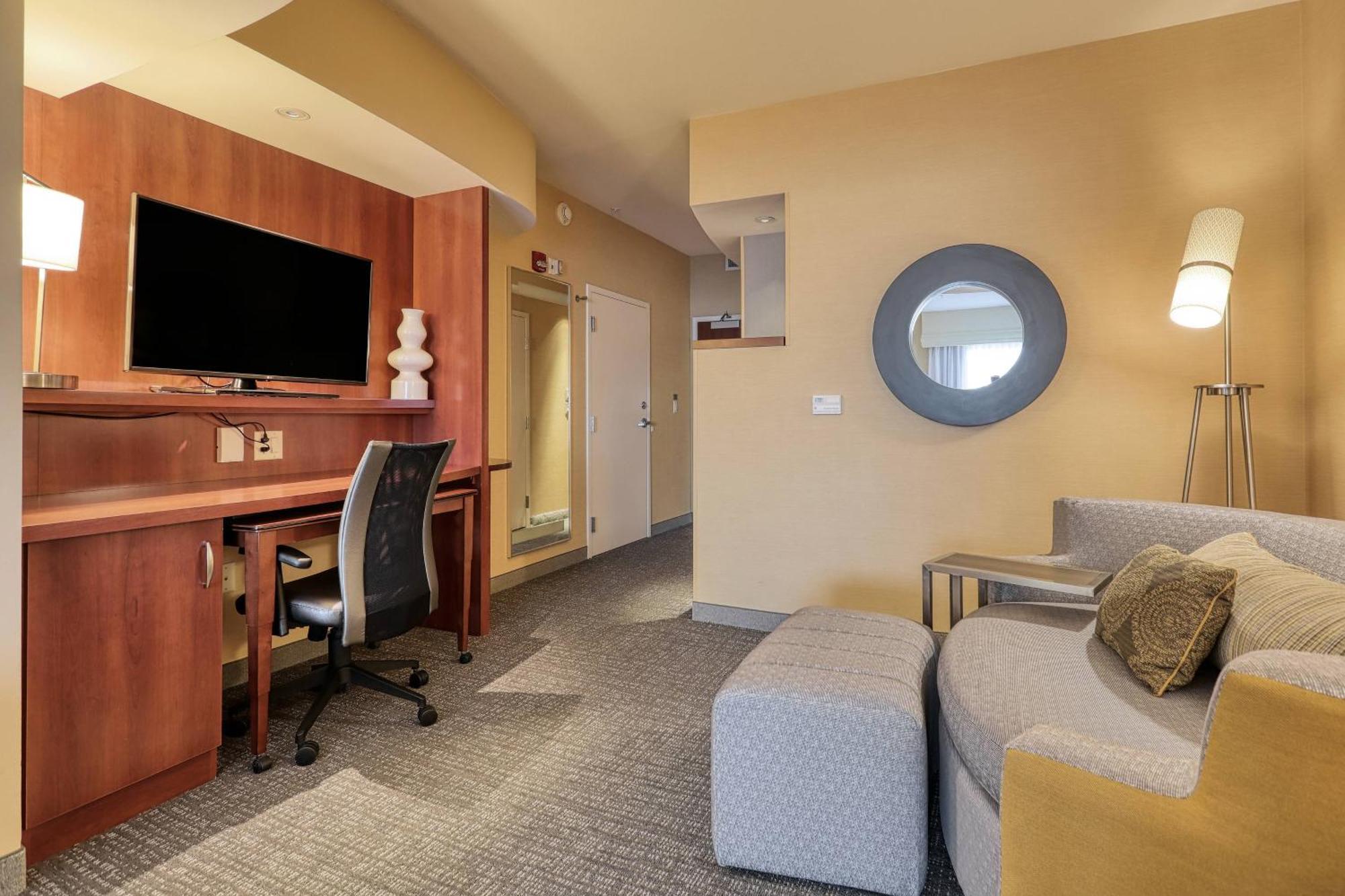 Courtyard By Marriott York Exterior foto