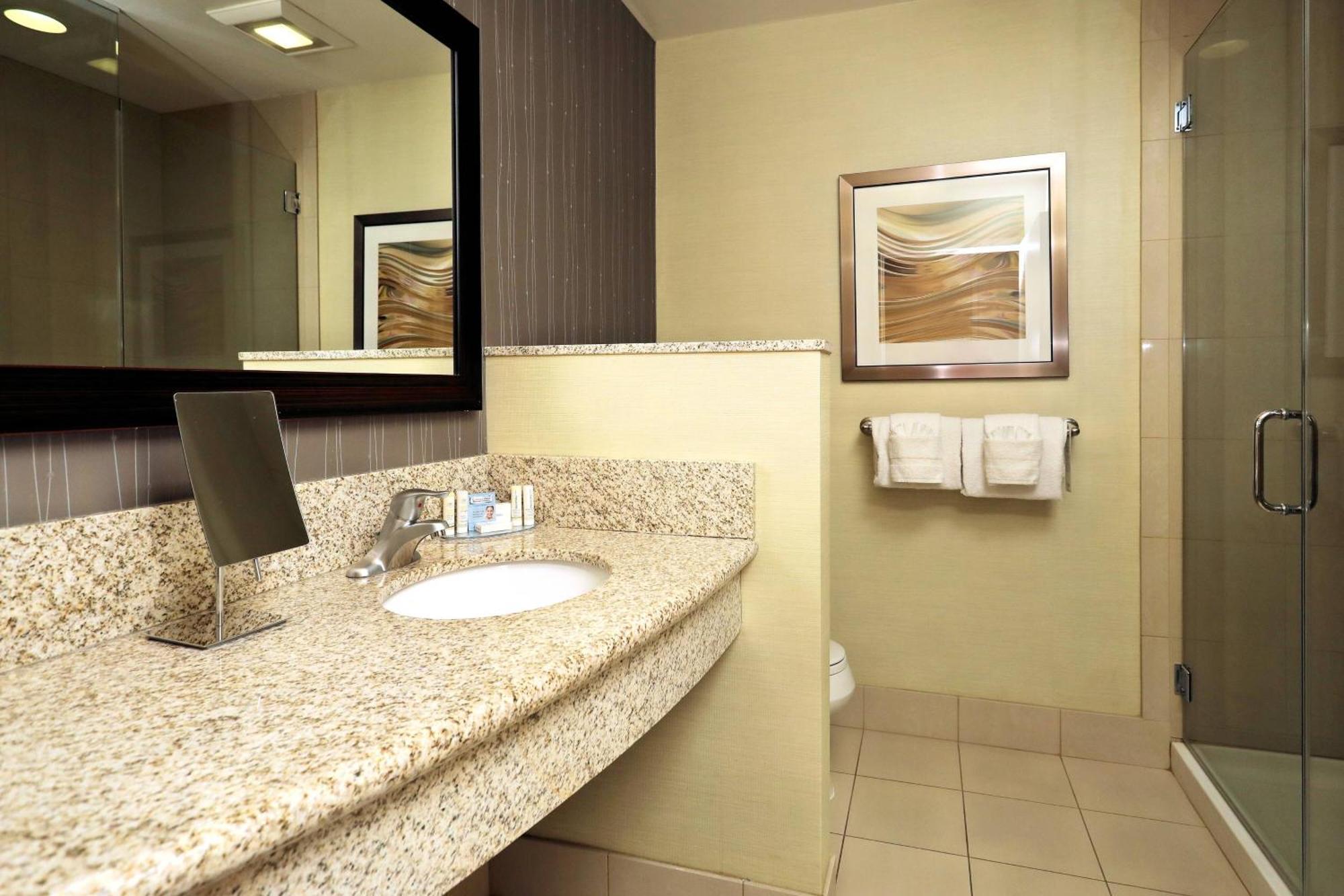 Courtyard By Marriott York Exterior foto