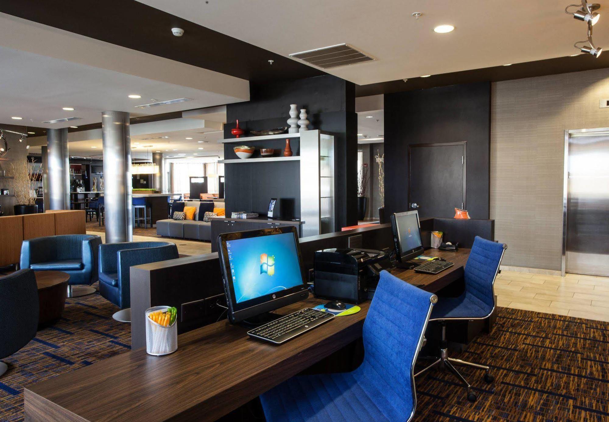Courtyard By Marriott York Exterior foto